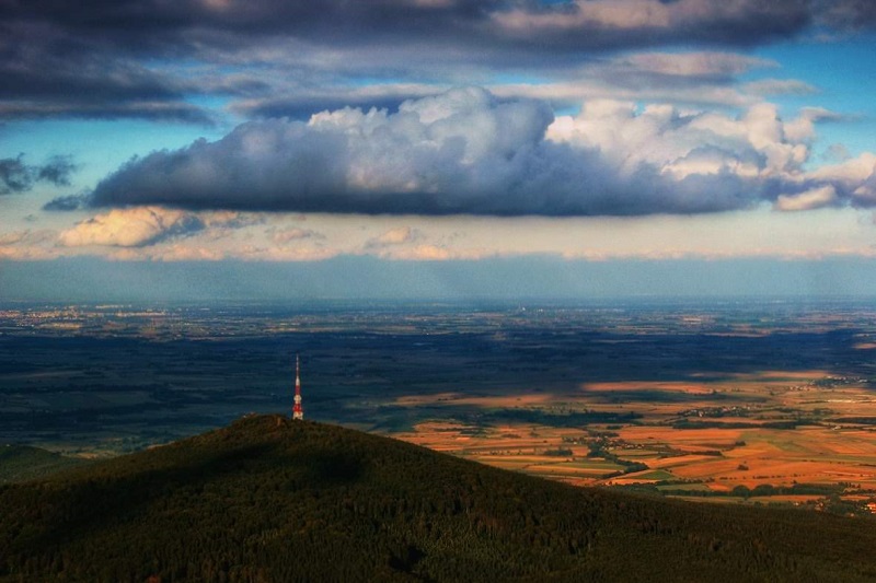 Lekcja geografii na szczycie góry Ślęża  - wycieczka klasowa 1 dniowa